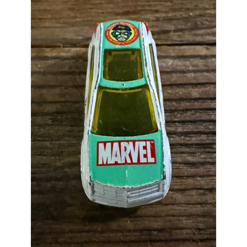 Y2K 2004 Maisto Marvel Cadillac Vizon Concept Doctor Octopus White 1/64